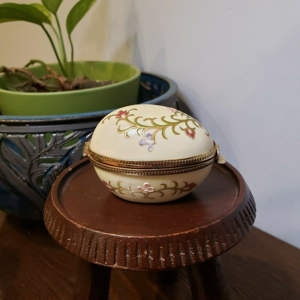 Vintage 1985 Royal Orleans Egg Trinket Box Hinged Painted Flower Gold Japan READ
